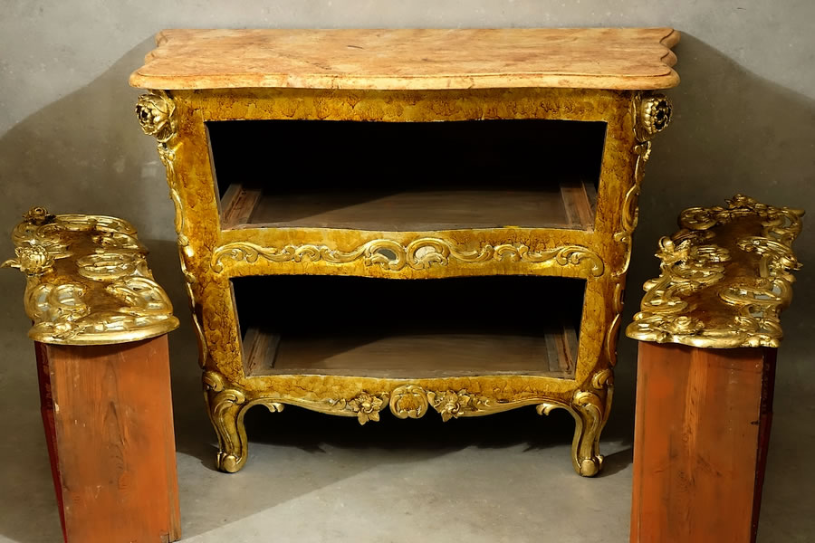 Commode sicilienne rococo et détail de ses tiroirs